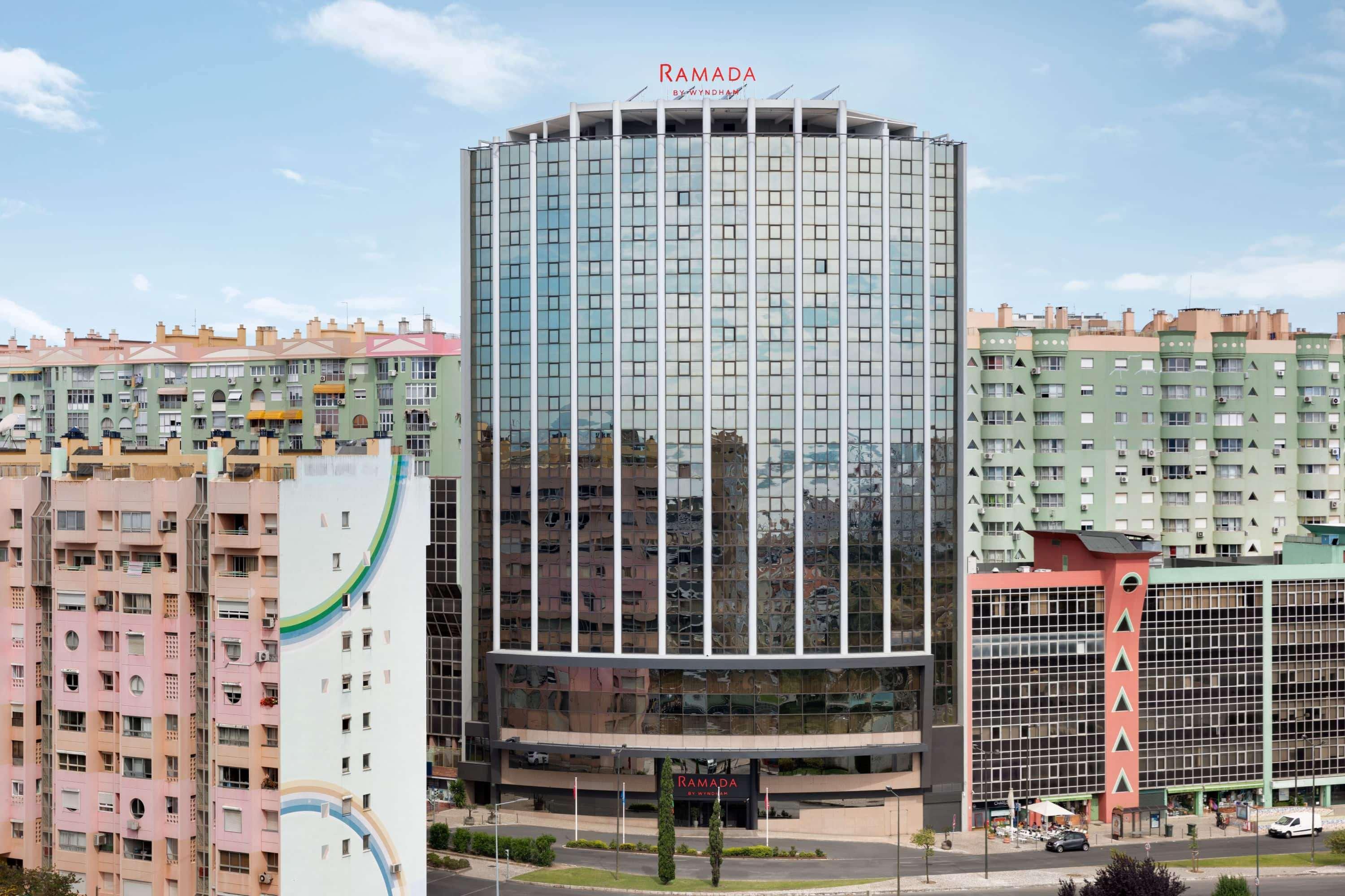 Отель Ramada By Wyndham Лиссабон Экстерьер фото