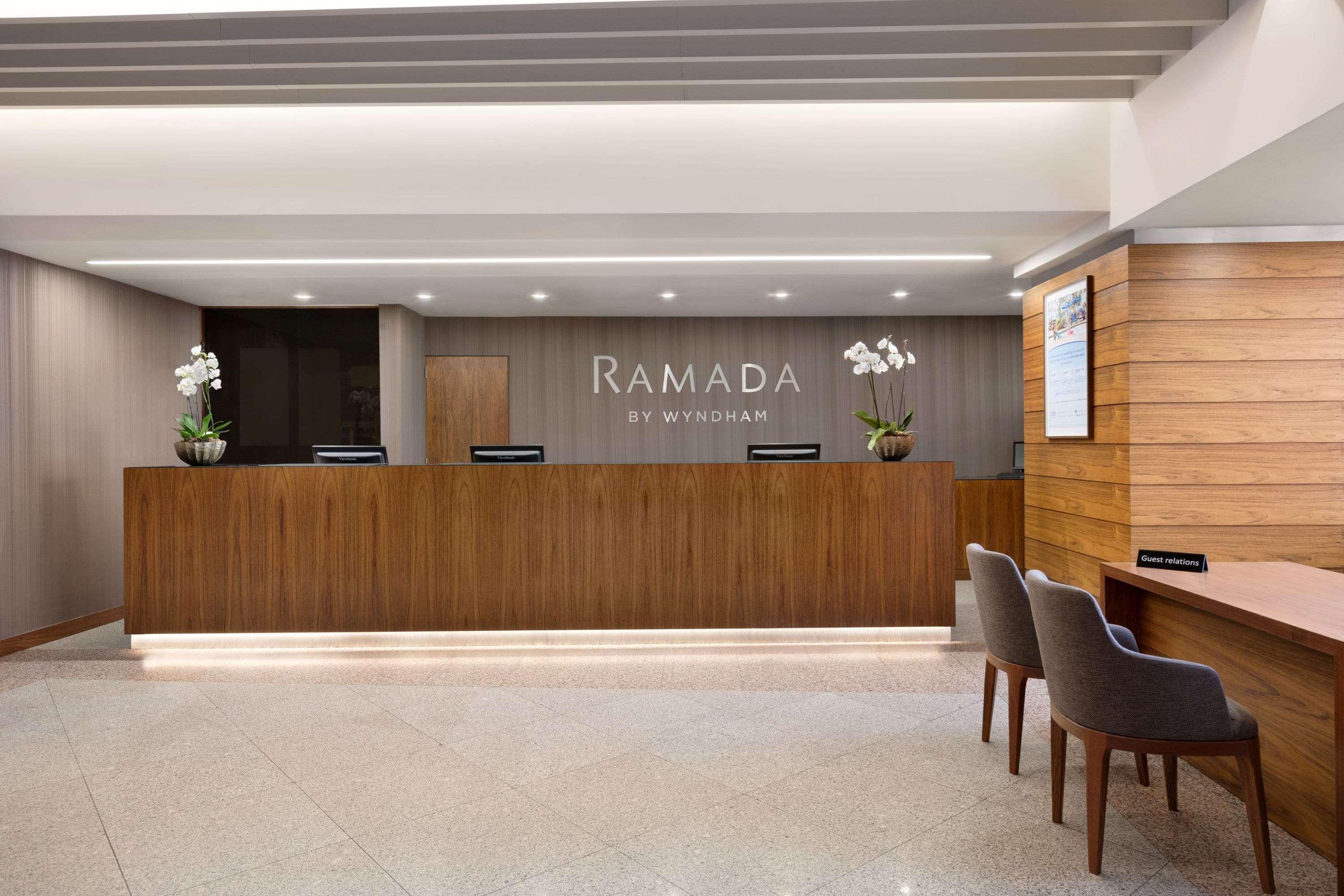 Отель Ramada By Wyndham Лиссабон Экстерьер фото